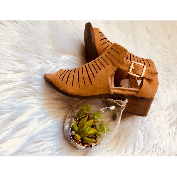 Sandals | - Picture 3 of 5